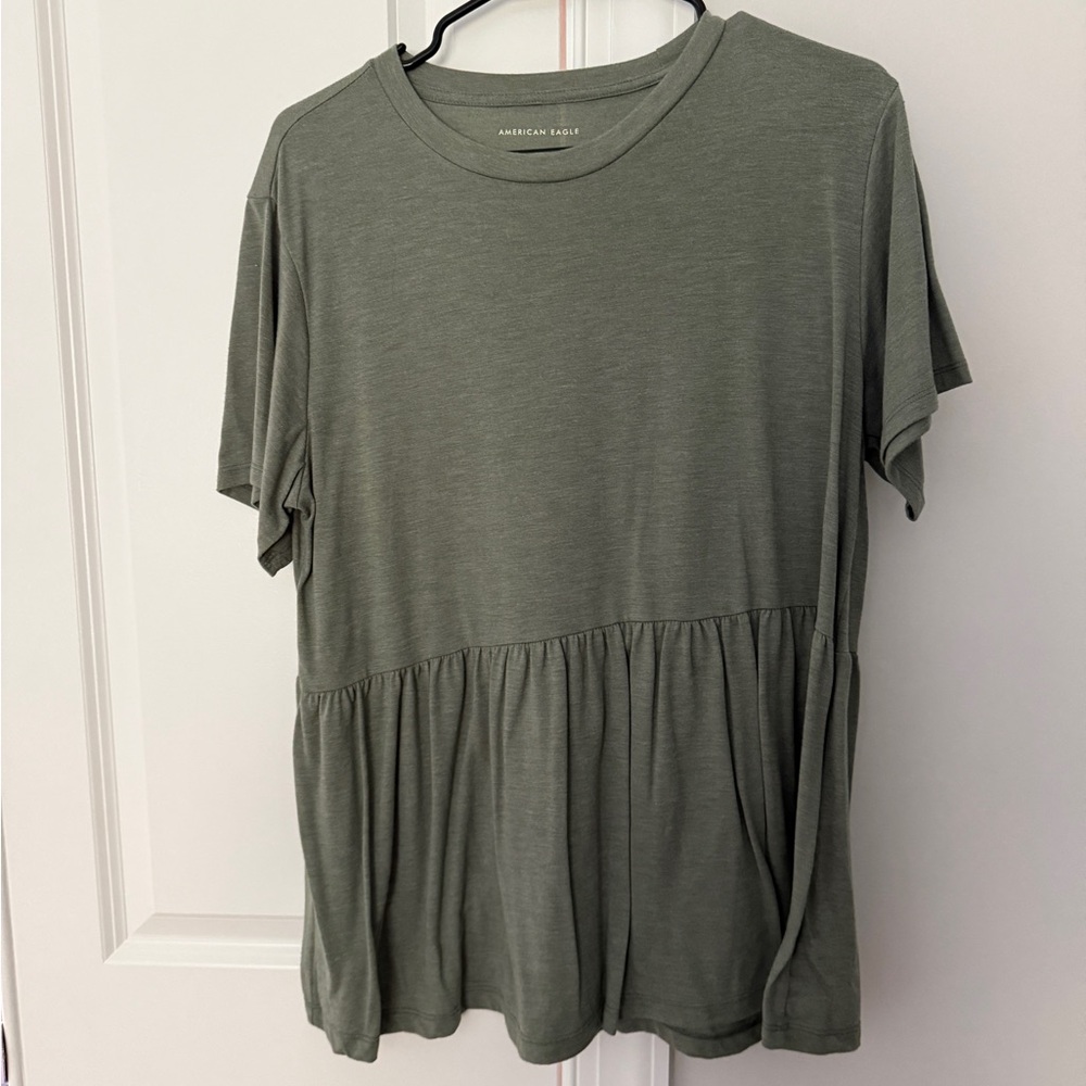 American Eagle Outfitters Olive Short Sleeve Tee